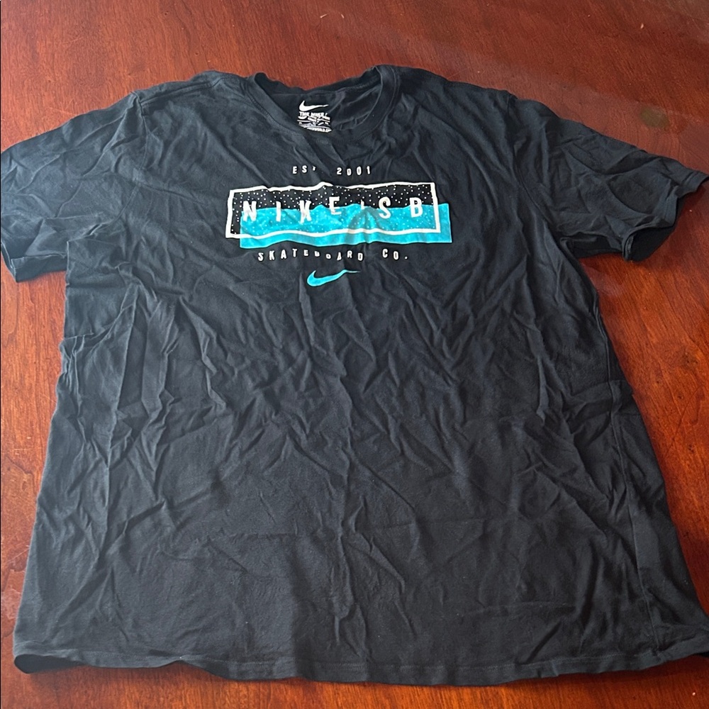 Nike SB Black and Teal Short Sleeve Tee size Youth XL